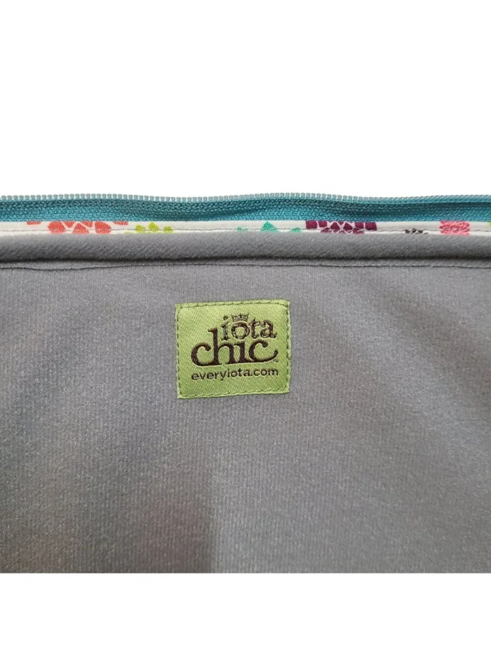 C.R. Gibson Iota Chic Laptop Sleeve Padded Bag Zip Close Geometric Multicolored